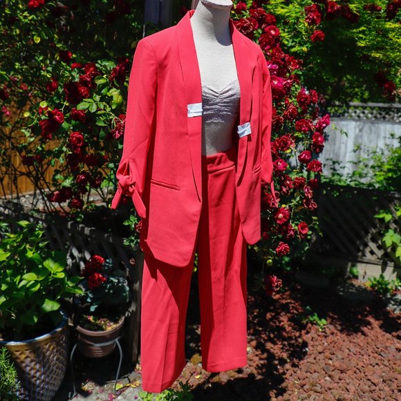 Express High Waisted Cropped Culottes - Picture 2 of 11